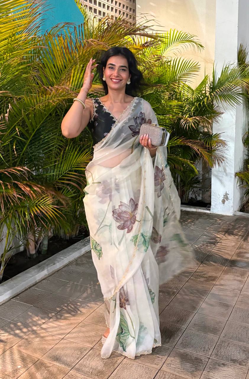 Women's Exquisite Lavender & White Organza Saree with Hand-Painted Lotus Floral Motifs & Gold Embellished Border – Complete with Matching Printed Blouse for Festive & Special Occasions - Image 10